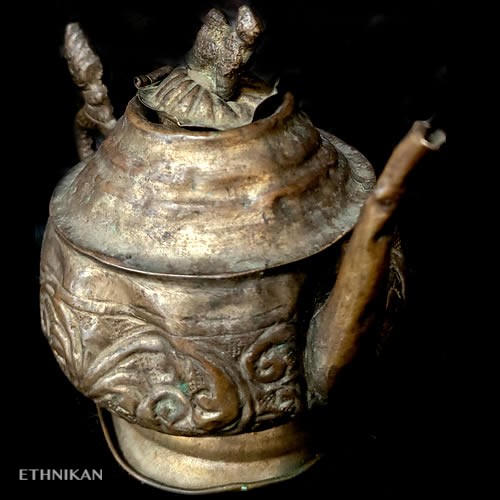 Ancienne théière birmane à motifs bouddhistes une véritable lampe d'Aladin – Image 2