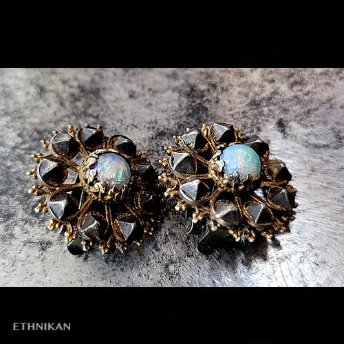 Ancienne paire de boucles d'oreille clips transylvanienne en vermeil – Image 2